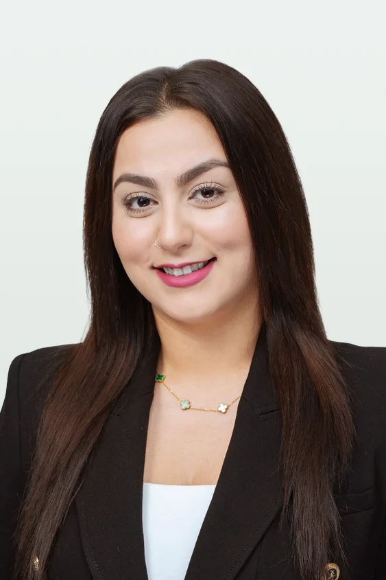 Khalida Shah : Associate, Client Support